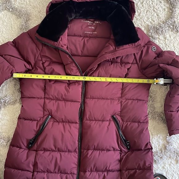 Woman’s Andrew Marc stretch long puffer coat - Picture 8 of 10